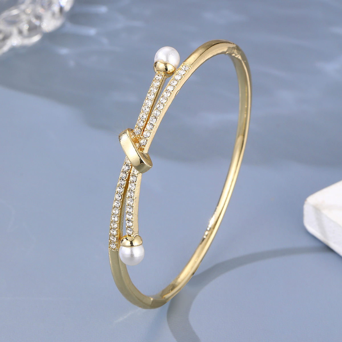 Cross-Border Hot-Selling European and American Light Luxury Niche Design Bracelets, Personalized Temperament Bracelets, Fashionable and Elegant Hand Accessories