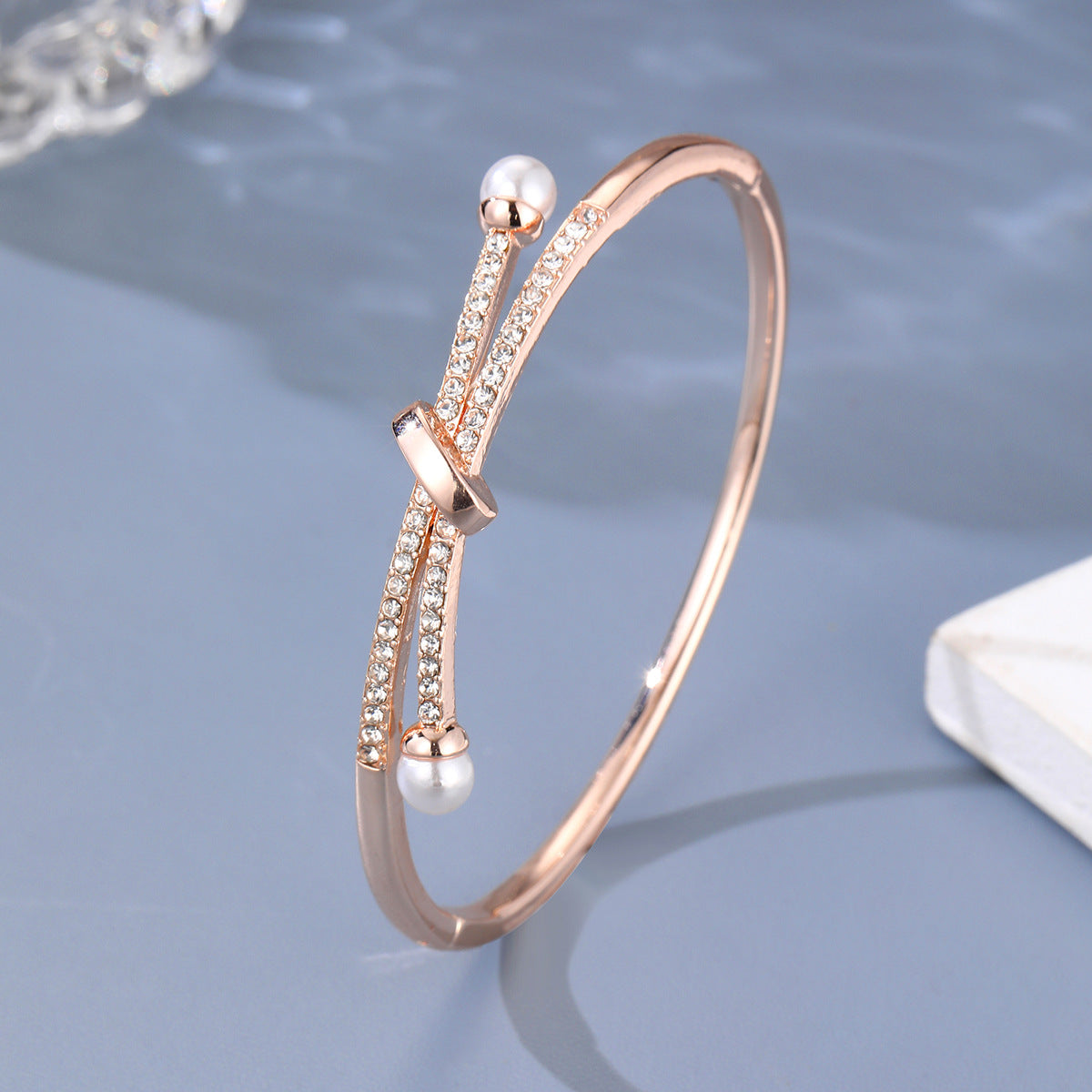 Cross-Border Hot-Selling European and American Light Luxury Niche Design Bracelets, Personalized Temperament Bracelets, Fashionable and Elegant Hand Accessories